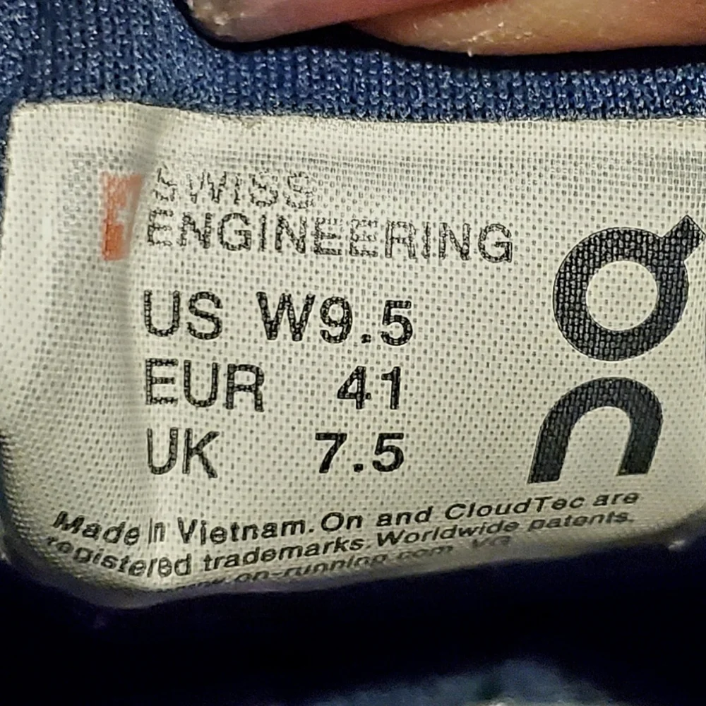 On Cloudflow Women's Trail Running Hiking Shoes Size 9½ - Picture 8 of 11